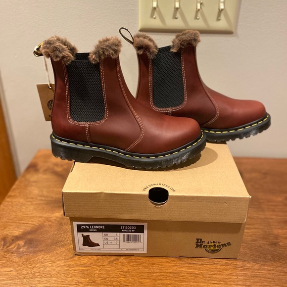 Dr. Martens Leonore Fur Lined Chelsea Booties - Picture 2 of 4